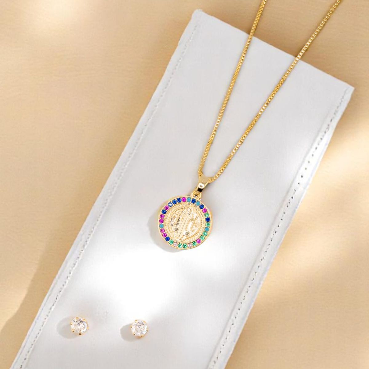 JOYAS MONTERO - Conjunto San Benito Colores Gold Con Micro Circones