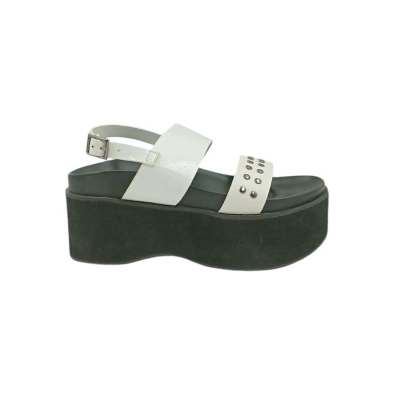 HERIEL - Sandalia Blanca Plataforma Tachas.
