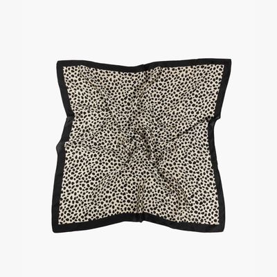 Imagen 2 del producto Set Pañuelo Y Aros Mujer Estampado Animal Print