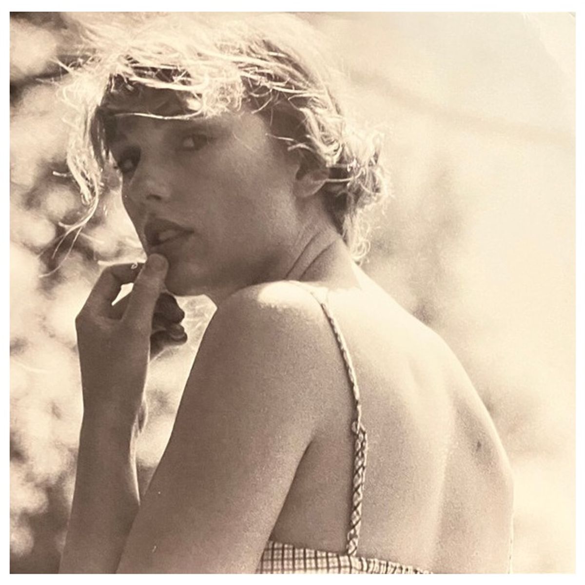 HITWAY MUSIC - TAYLOR SWIFT - FOLKLORE 2LP EXCLUSIVE LTD EDITION RED VINYL - VINILO