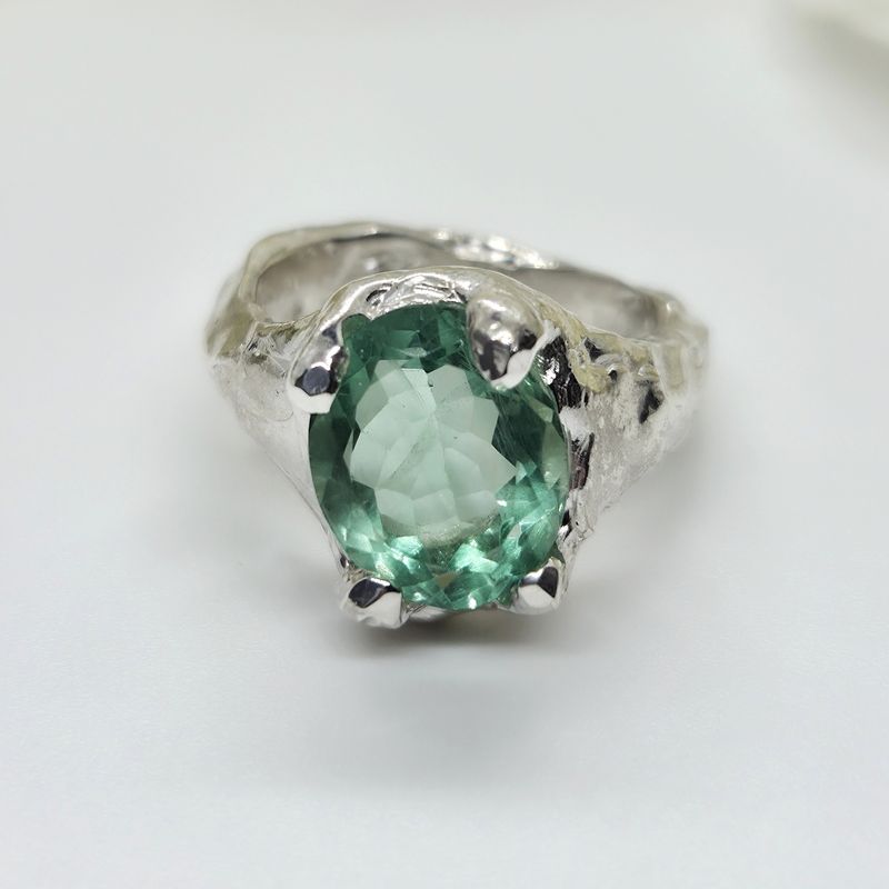 GENERICO - Anillo de plata estilo rústico con fluorita verde