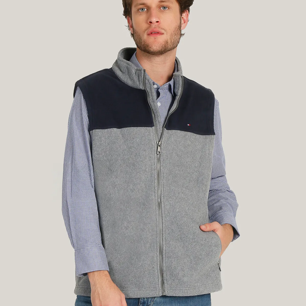 TOMMY HILFIGER - Chaqueta Vest Solid- Logo Gris Tommy Hilfiger