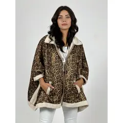ENIGMATICA BOUTIQUE - Abrigo Tipo Poncho Chiporro Gamuzado Print Verde