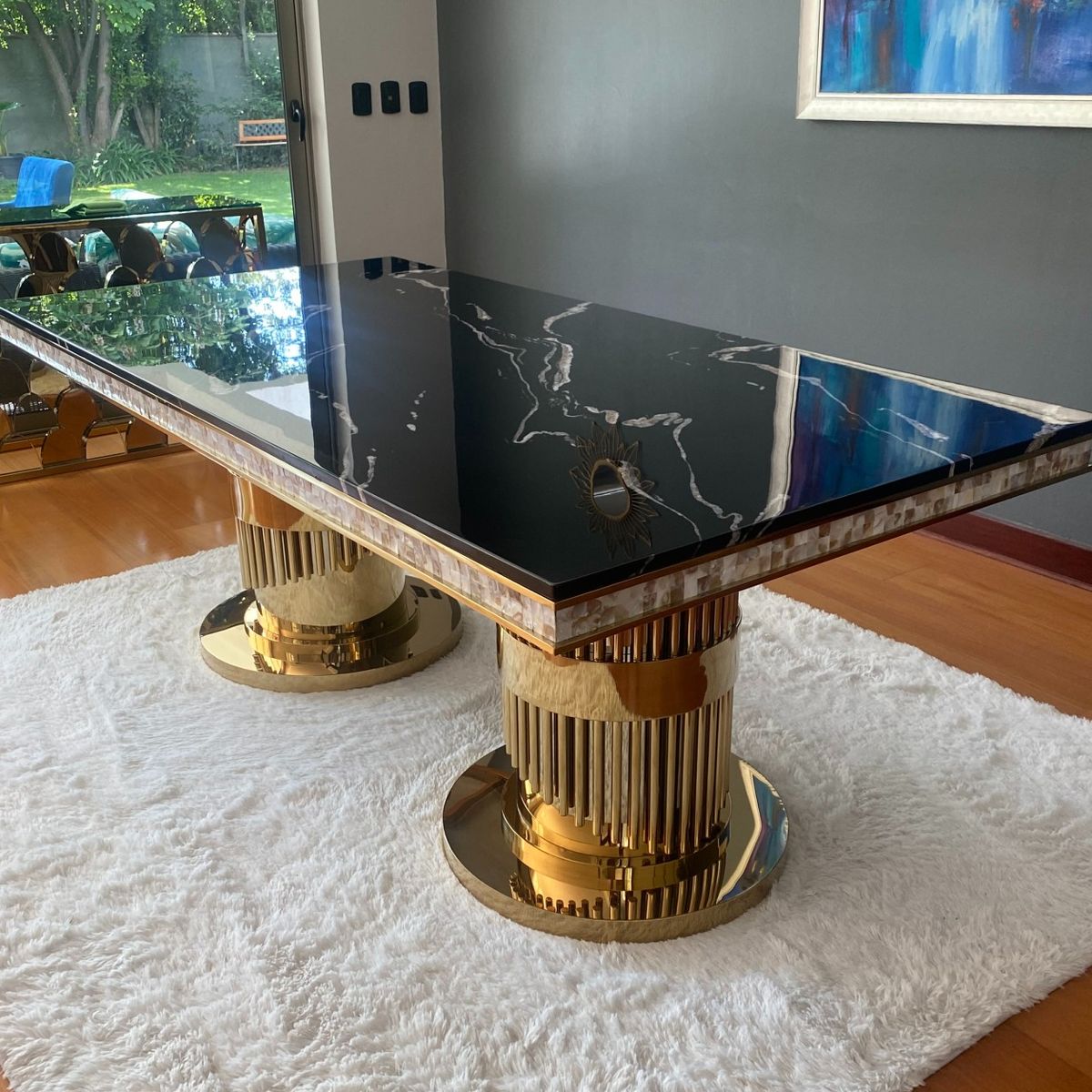 GENERICO - Mesa de Comedor Horus Dorado Negro Estambul Design.