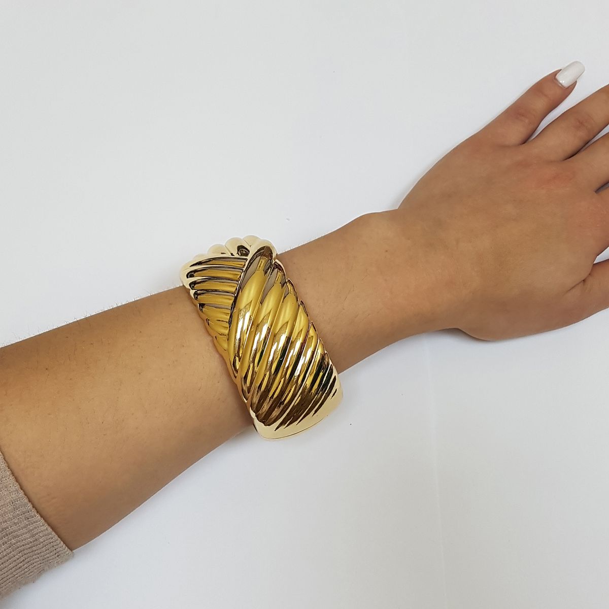 GENERICO - Brazalete  Pulsera Fantasía Elegancia Kari