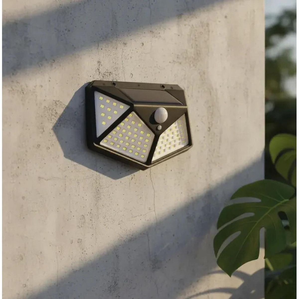 PRO OUTDOOR - Aplique Triangular 100 Led Solar Contra Agua