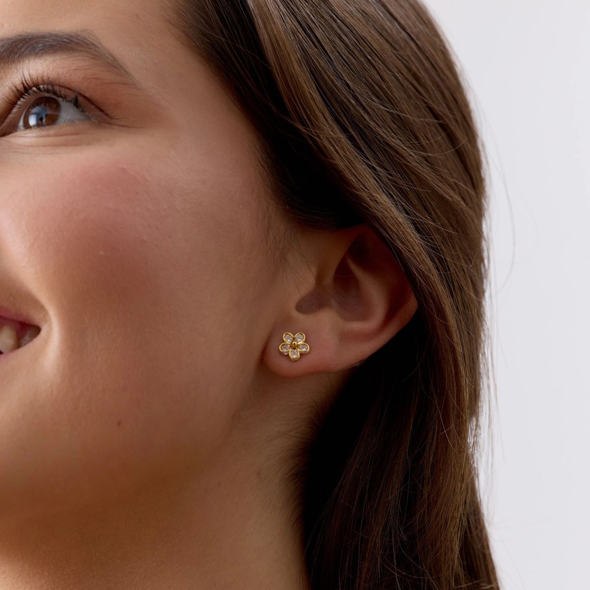 TIANA JOYAS - Aros de Flor de 8 mm con Circones de Plata 925 enchapados en Oro 18k