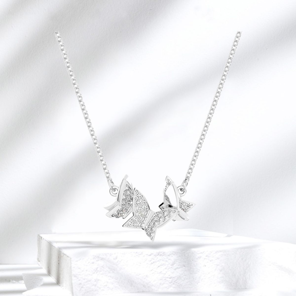 SWAROVSKI - Swarovski Colgante Lilia en forma de mariposa - Blanco