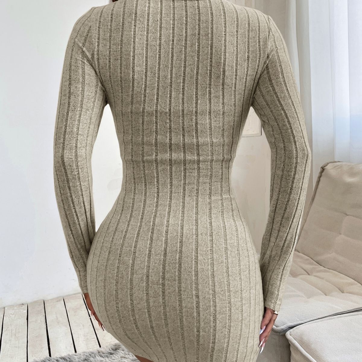 VARIOS - Vestido Mini Aura Neutra Caqui She Shines