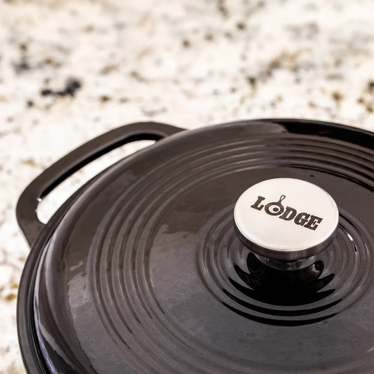 LODGE - Olla Holandesa Esmaltada Essential Midnight Chrome 56 Litros