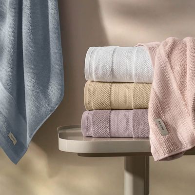 Imagen 2 del producto Toalla de baño 100% algodón 70x135 cms Rosada