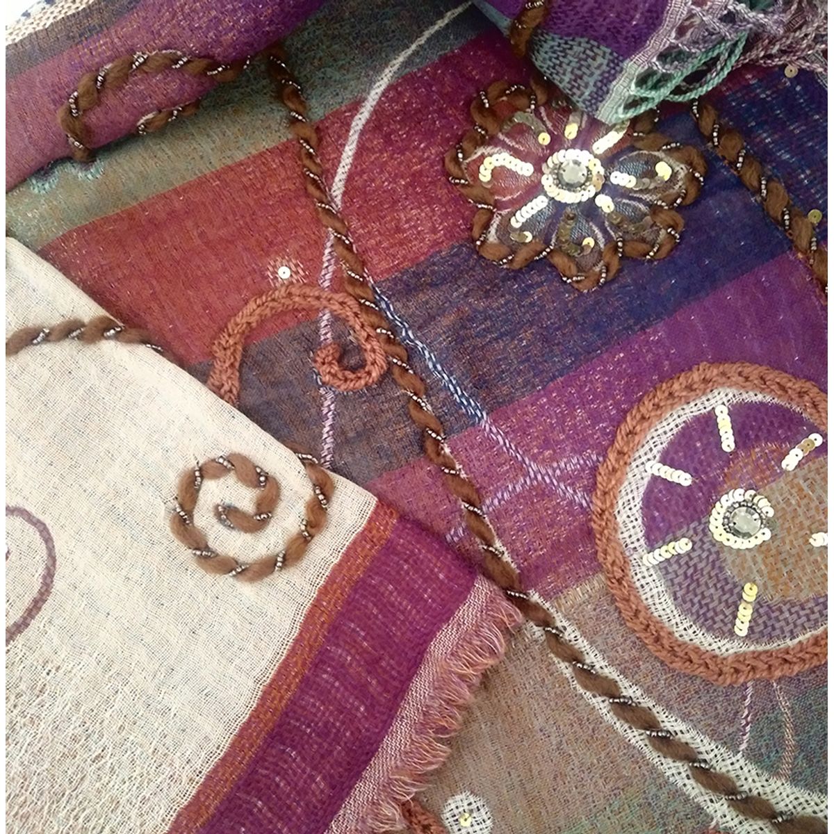 VANE COLLECTION - Pañoleta echarpe diseño escocesa 100% Lana bordada a mano lentejuelas