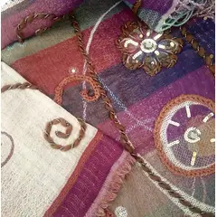 VANE COLLECTION - Pañoleta echarpe diseño escocesa 100% Lana bordada a mano lentejuelas