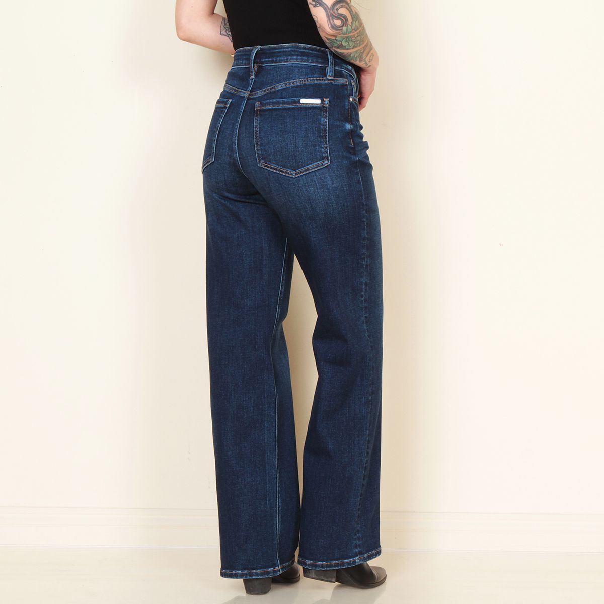 WADOS - JEANS WIDE LEG TIRO ALTO PRETINA BASICA 1 BOTON