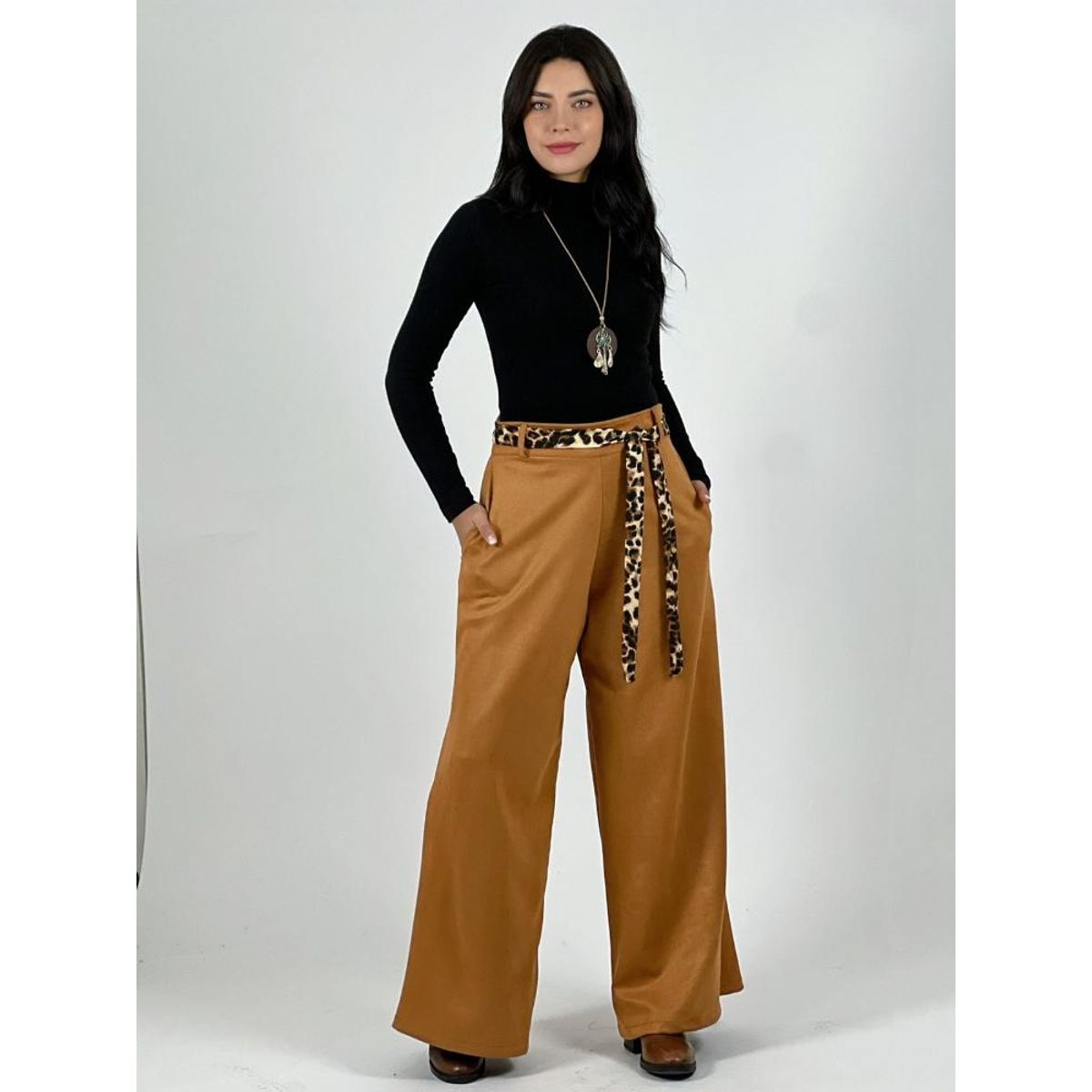 ENIGMATICA BOUTIQUE - Pantalón Gamuza con Cinturon Print Negro