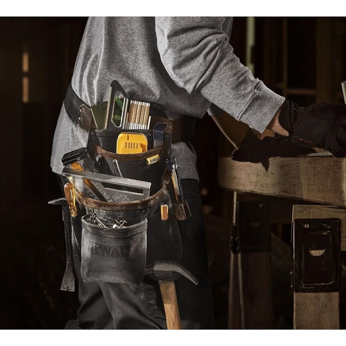 DEWALT - Cinturón Porta Herramienta 12 Bolsillos De Cuero Dewalt.-e.o