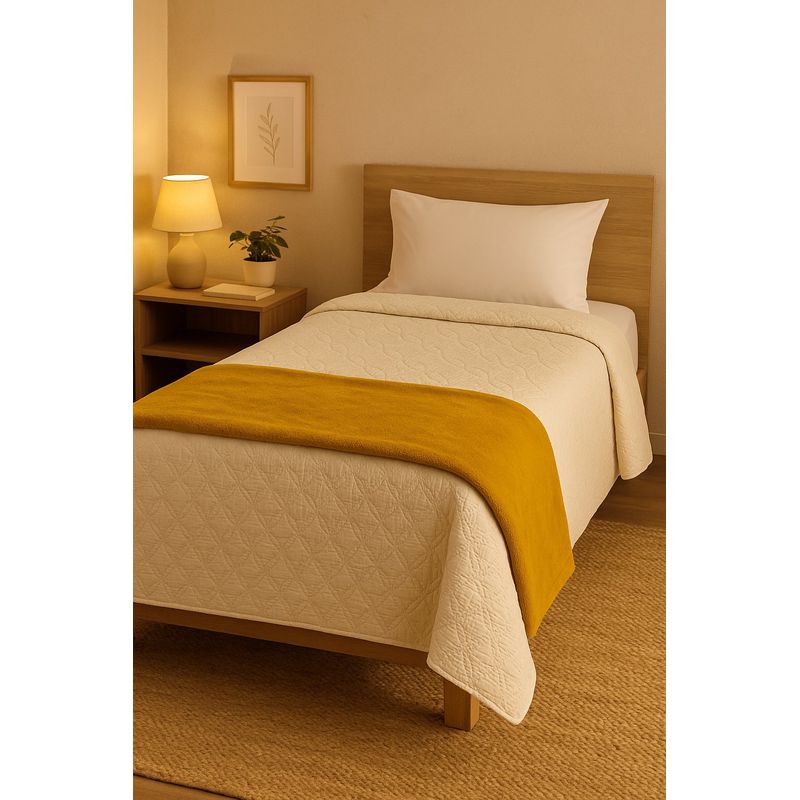 ANNGEBUT - Pack Quilt + Piecera Mostaza Estilo Hotel AnnGebut Textiles