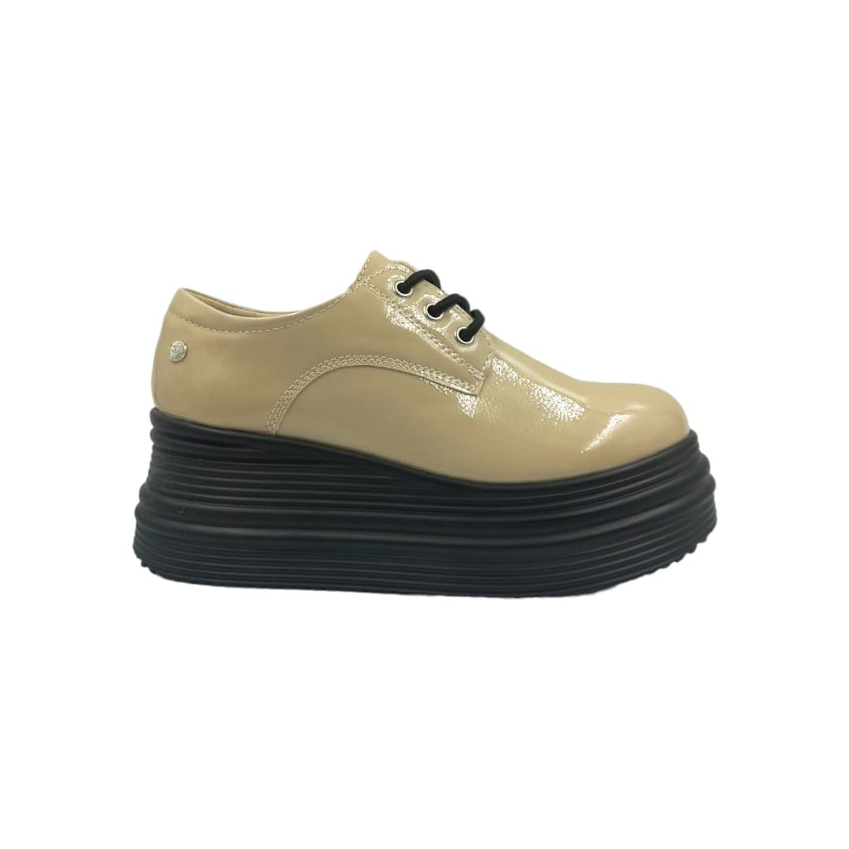 HERIEL - Zapatilla Beige Charol Plataforma Mujer