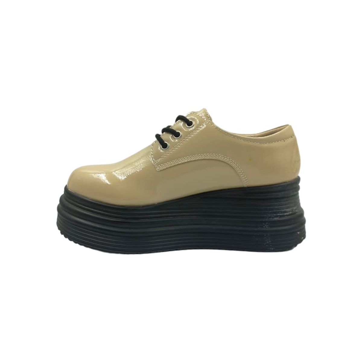 HERIEL - Zapatilla Beige Charol Plataforma Mujer