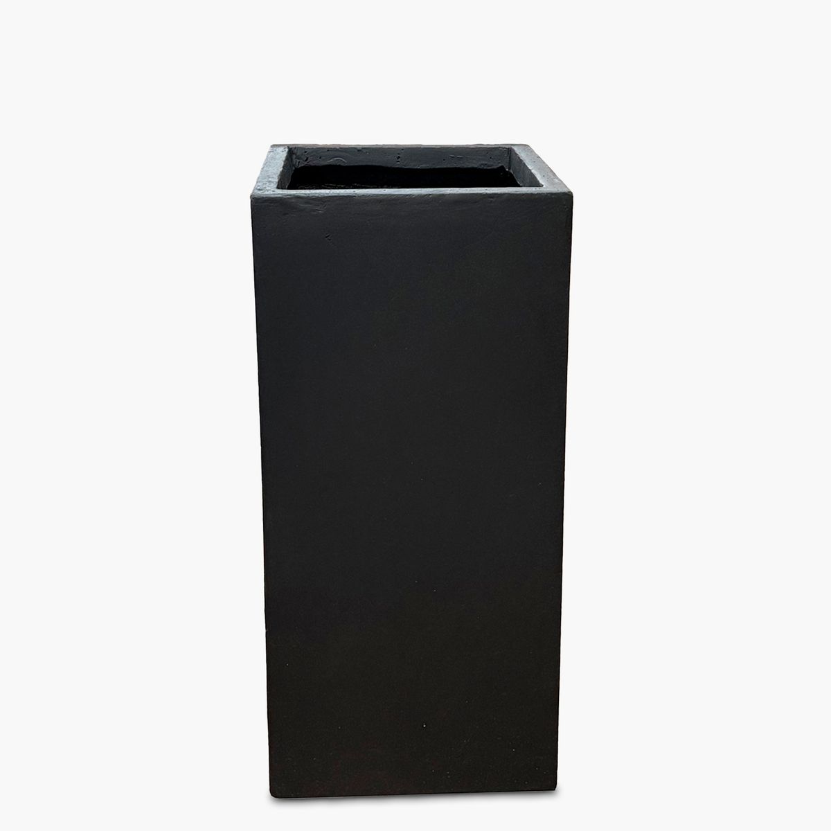 FORM DESIGN - Macetero Patagonia Alto 60 Negro Form