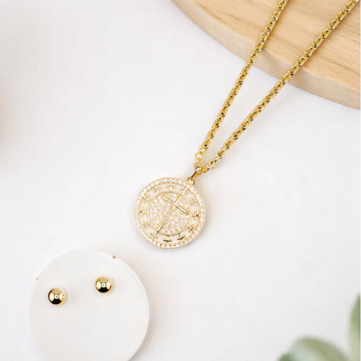 JOYAS MONTERO - Conjunto Anastasia Gold Con Circones Blancos