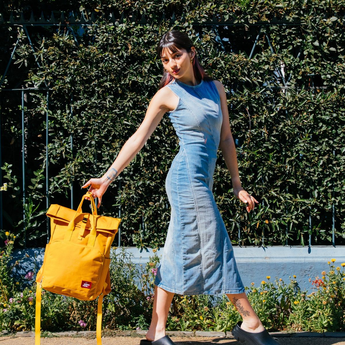 BUENAVISTA - Mochila Impermeable para Notebook Big Roll Mostaza