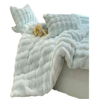 Imagen 2 del producto COBERTOR IMITACION DE PIEL DE CONEJO CON CHIPORRO CELESTE