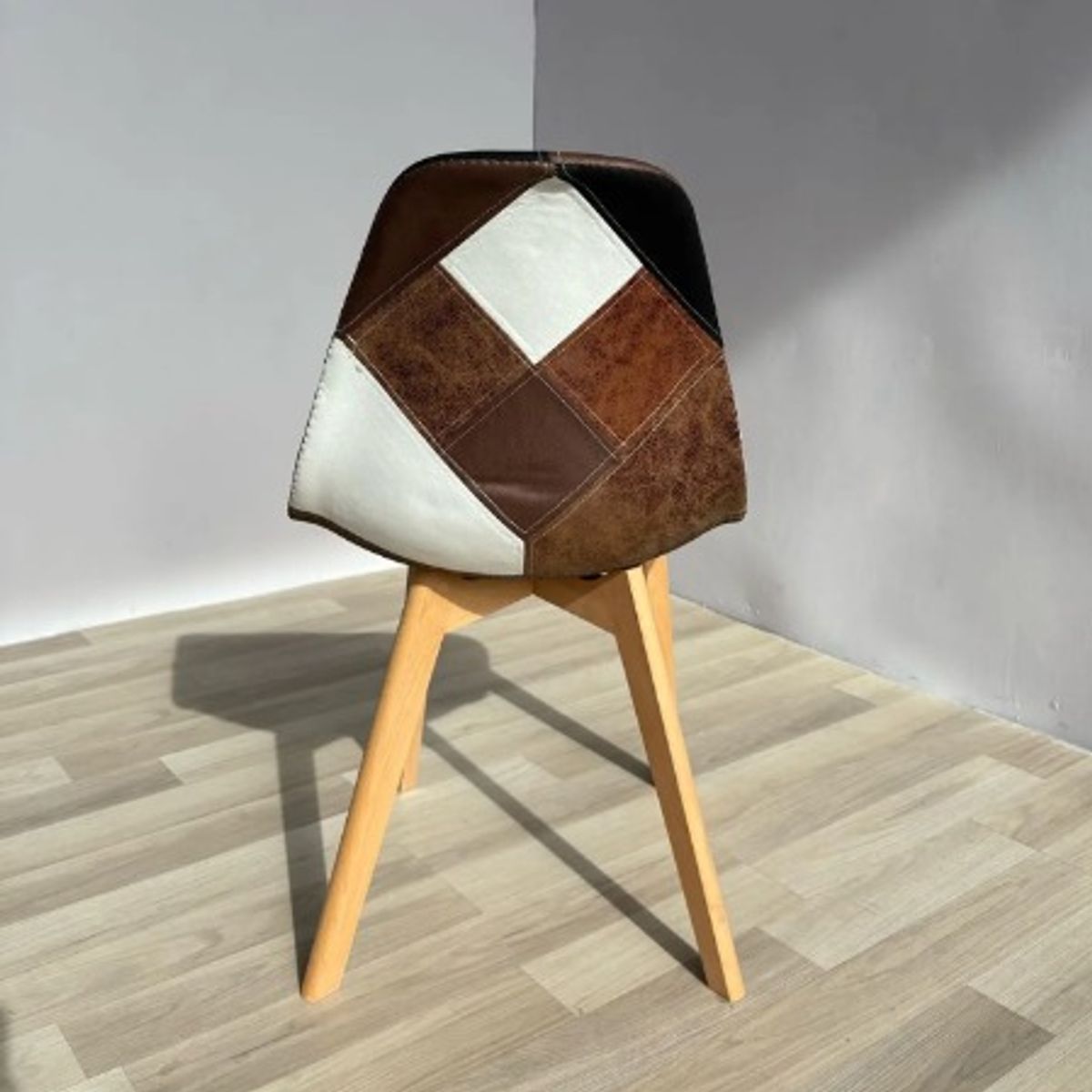 HABITA2 CHILE - Silla Patch Wood Cuero - Vintage Oscuro