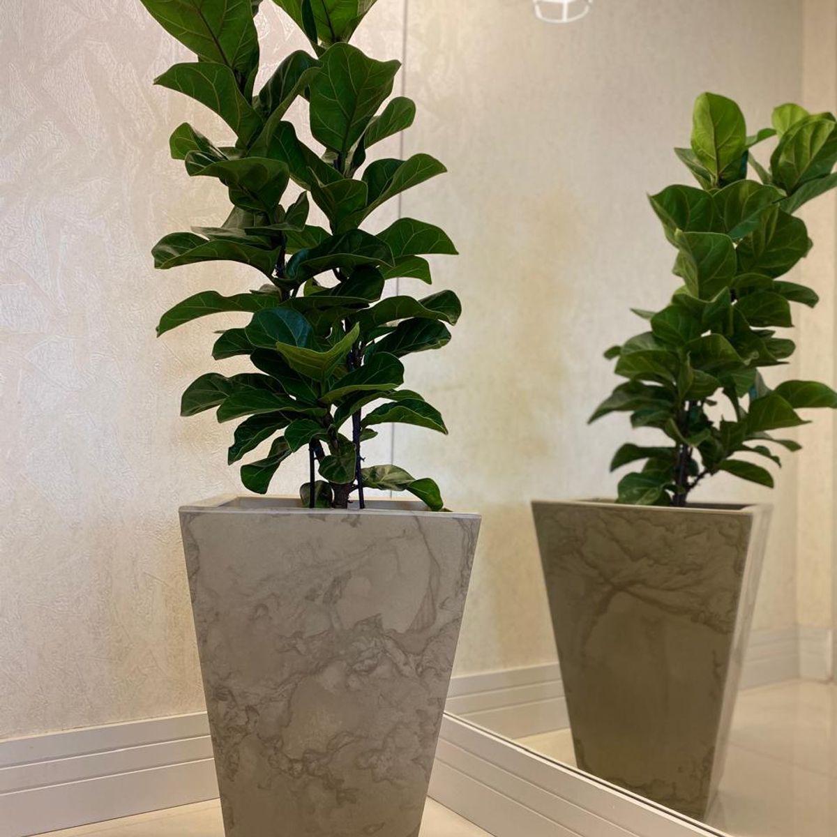 FLORIDIS - MACETERO FLORIDIS BEIGE EFECTO MARMOL ZURIQUE 55CM ALTO CON PLATO