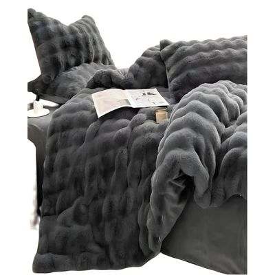 Imagen 2 del producto COBERTOR IMITACION DE PIEL DE CONEJO CON CHIPORRO NEGRO