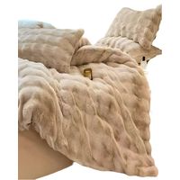 COBERTOR IMITACION DE PIEL DE CONEJO CON CHIPORRO BEIGE