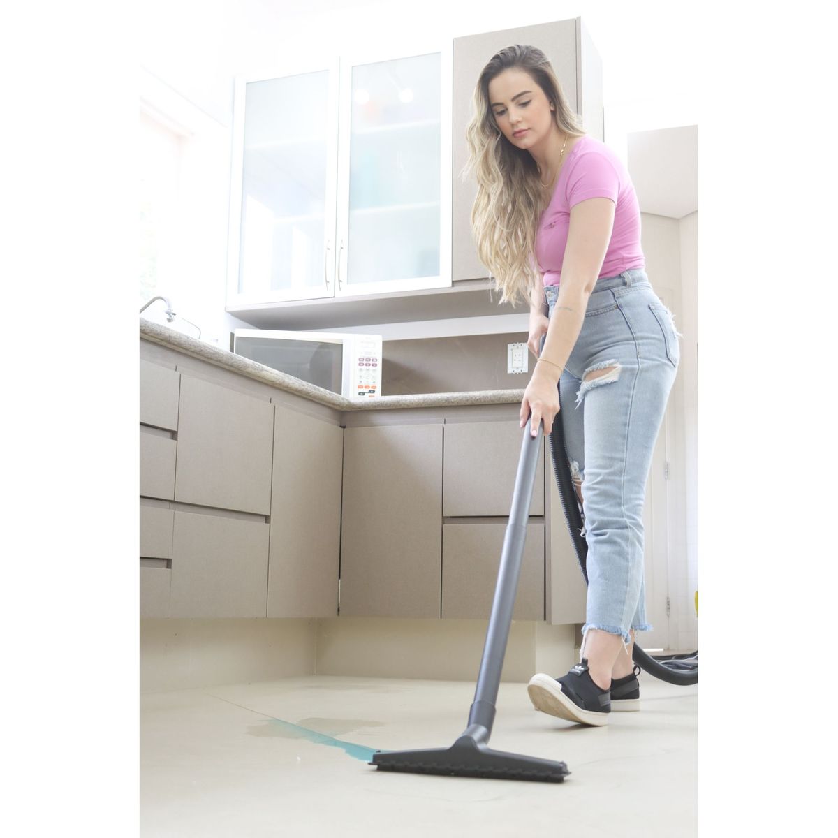 KARCHER - Aspiradora Polvo y Agua NT 2100 INOX, Acero Inoxidable. Bajo consumo y alta potencia.