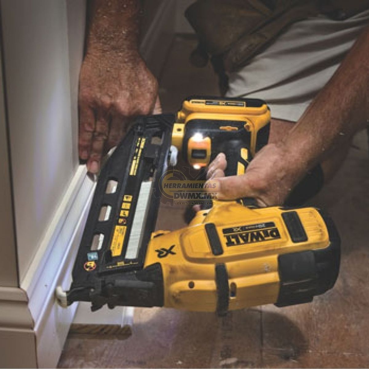 DEWALT - Clavadora De Acabado Inalambrica Dewalt 20v Dcn680b E.o.