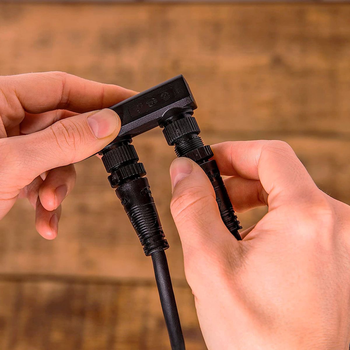 PHILIPS - FUENTE DE PODER PHILIPS HUE JARDÍN 100W IP67 NEGRO