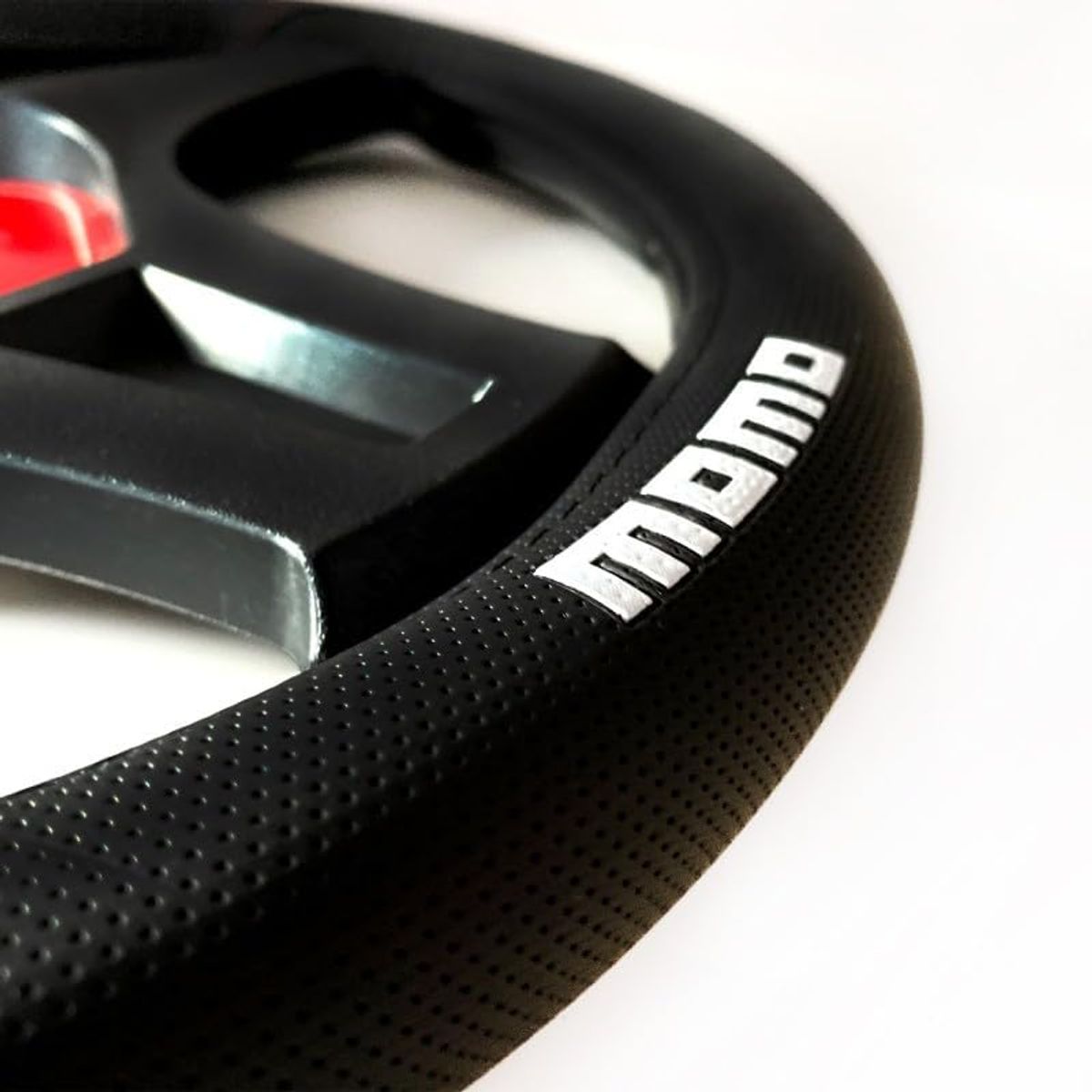 MOMO - Funda cubre volante Momo Negro/rojo - SWC014BR