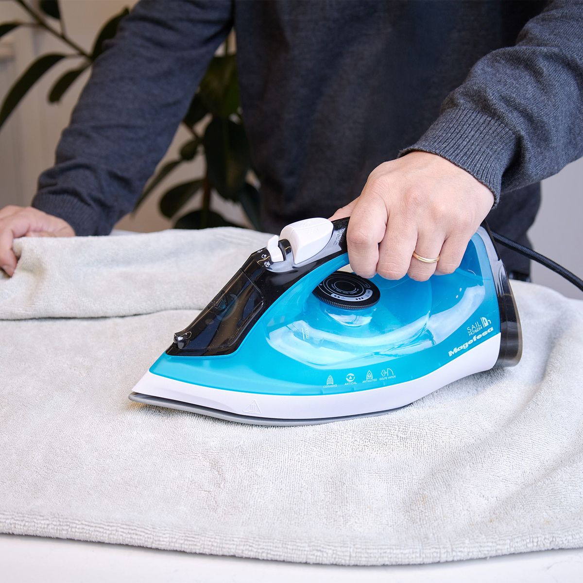 MAGEFESA - Plancha De Ropa A Vapor Magefesa Sail MGF6234