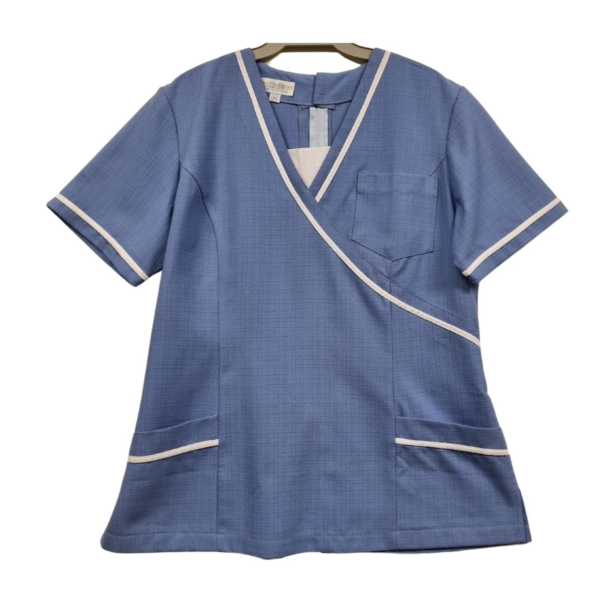 90 GRADOS - Chaquetilla Celeste Con Ribetes Blancos Modelo Cruzado Para Mujer