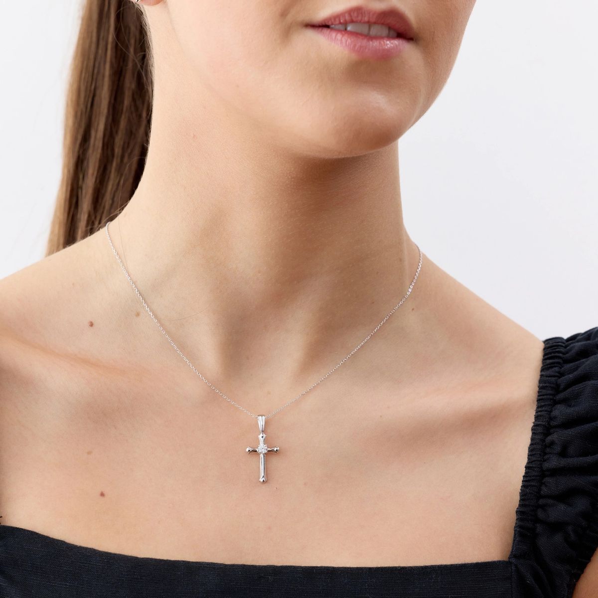 TIANA JOYAS - Collar Religioso con una Cruz de 20mm con un Circón de Plata 925