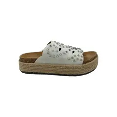 HERIEL - Sandalia Blanca Plataforma Tachas
