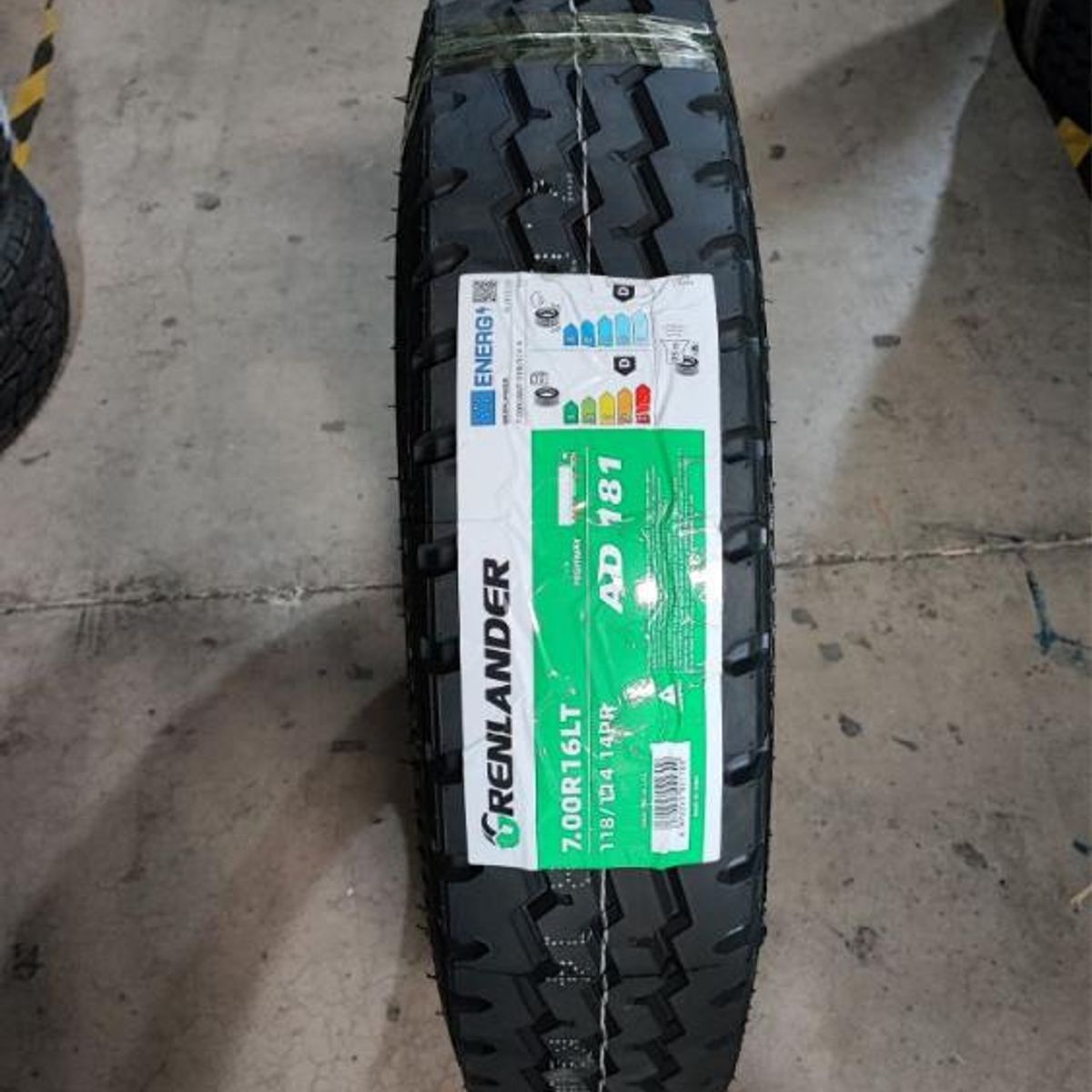 GENERICO - Neumatico 700 R16LT GRENLANDER AD181 118114M 14PR MIX SET