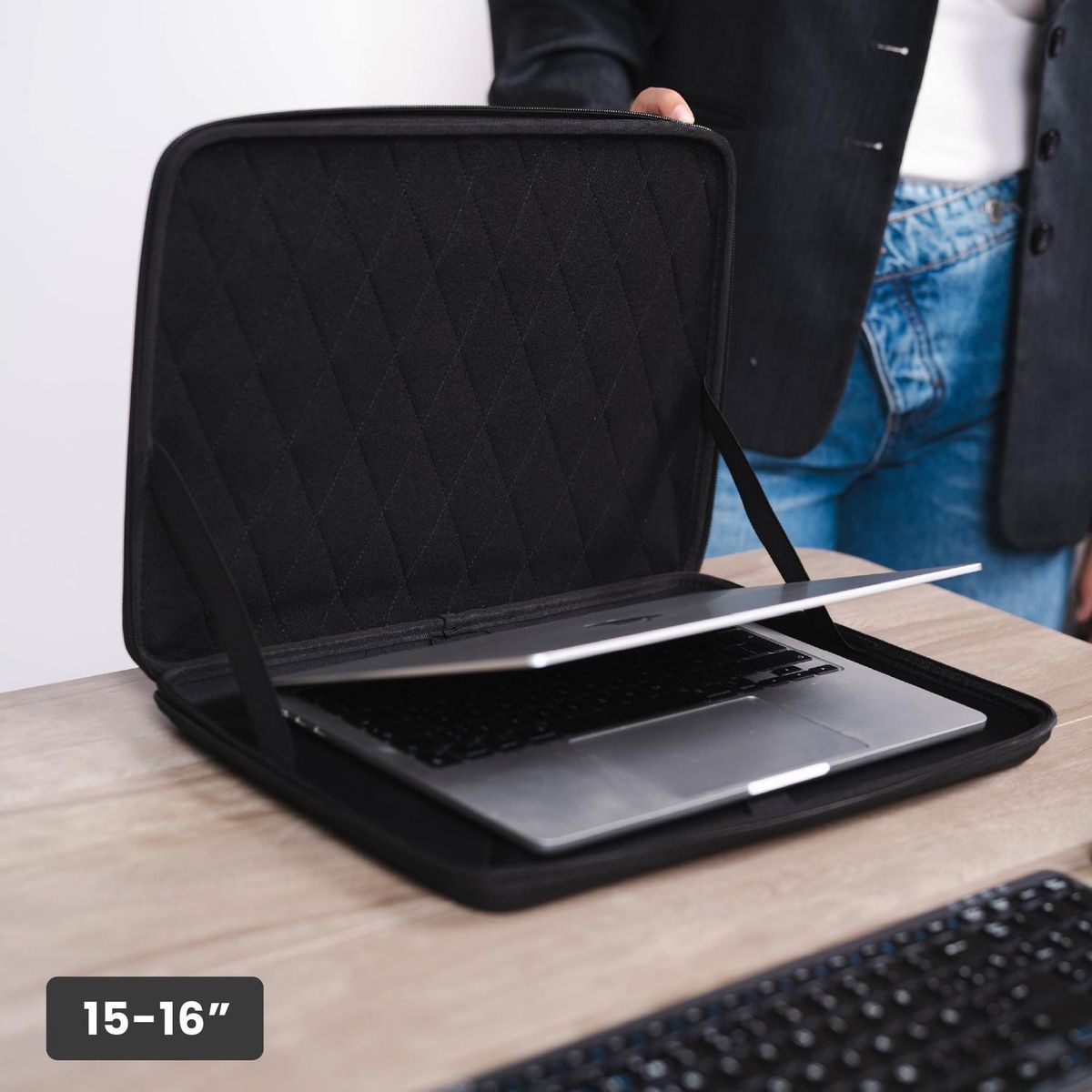 LEVO - Funda HardShell para Notebook 15-16" Negro Levo