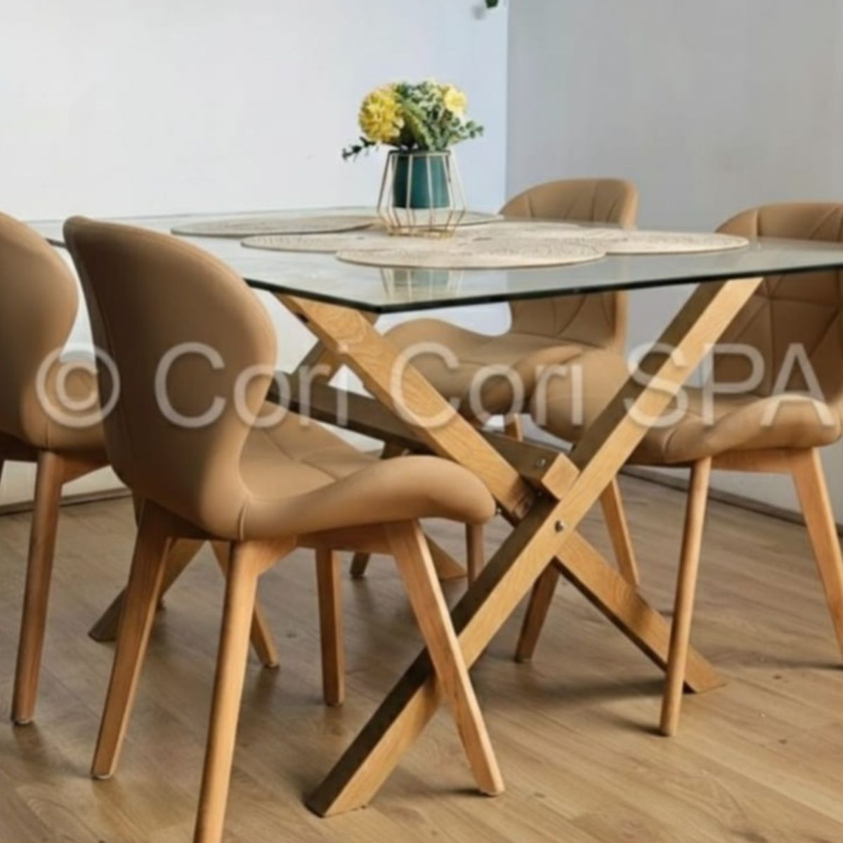 CORI CORI - Comedor Medlock 140x90cms + 4 Sillas Mariposa Ecocuero Wood Beige Light