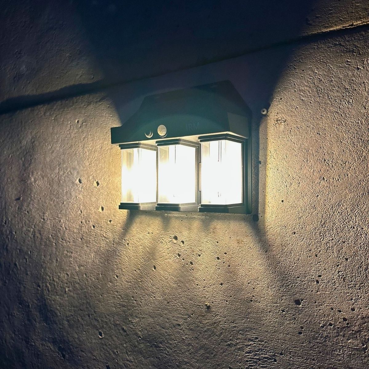 GENERICO - Apliqué Aura Solar - IP65 Luz Cálida Triple