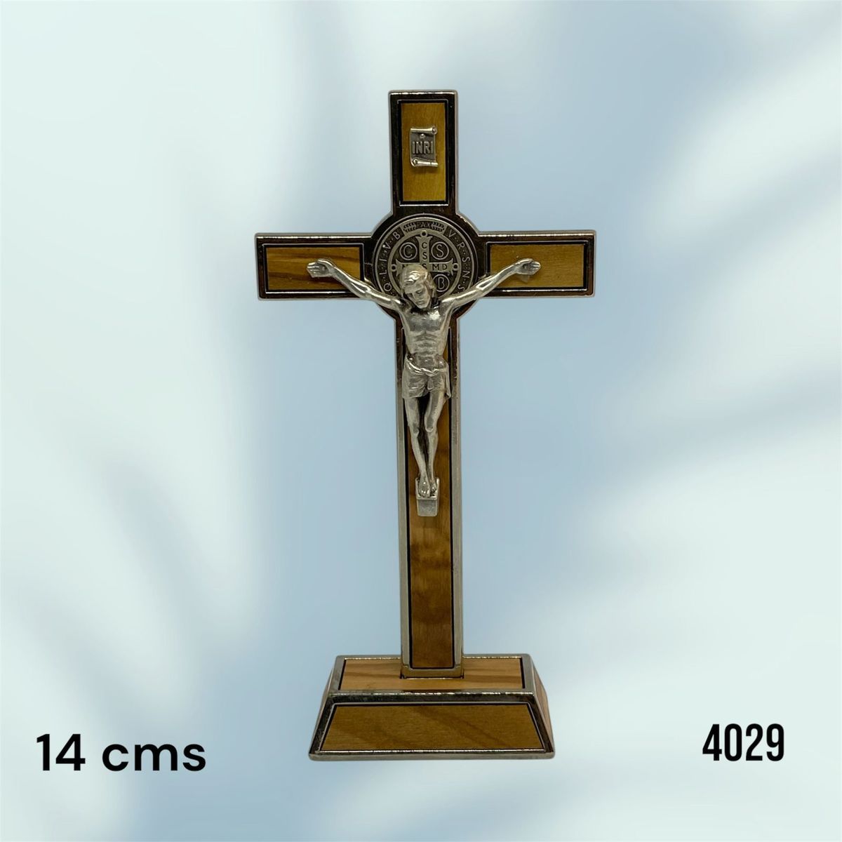 GENERICO - Crucifijo de San Benito en madera de olivo con base y Cuerpo en Metal