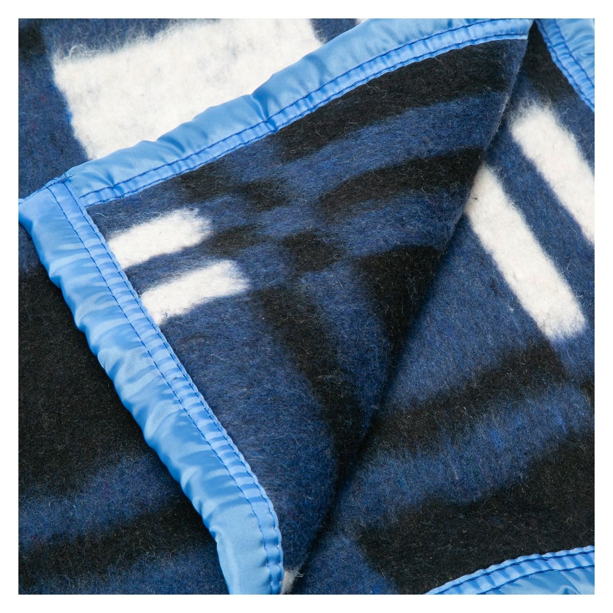 AMBIENTA - Frazada Escocesa 1.5 Plazas Negro Azul Blanco Ambienta