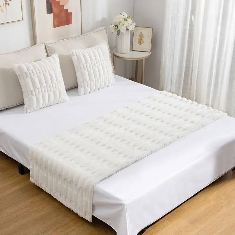 GENERICO - Set De Piecera Peluda De Bambú 70 X 210 +2 Fundas Blanco