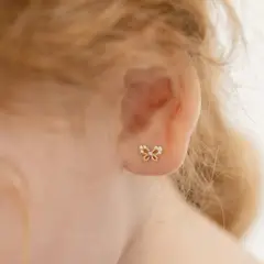BY LAS CAYETANAS - Aros de niña mariposa con Cubic Zircon blanco