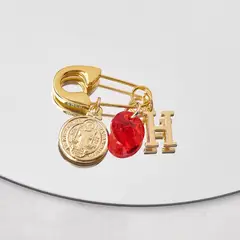 BY LAS CAYETANAS - Ganchito de protección bañado en Oro 18k medalla San Benito Letra H