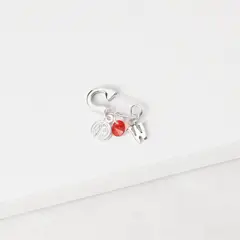 BY LAS CAYETANAS - Ganchito De Protección Para Bebé Con San Benito Cristal Rojo Y LETRA