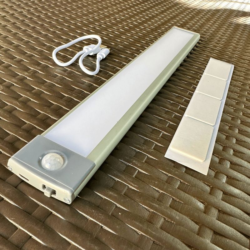 GENERICO - Barra con Sensor Recargable - USB Luz Fría
